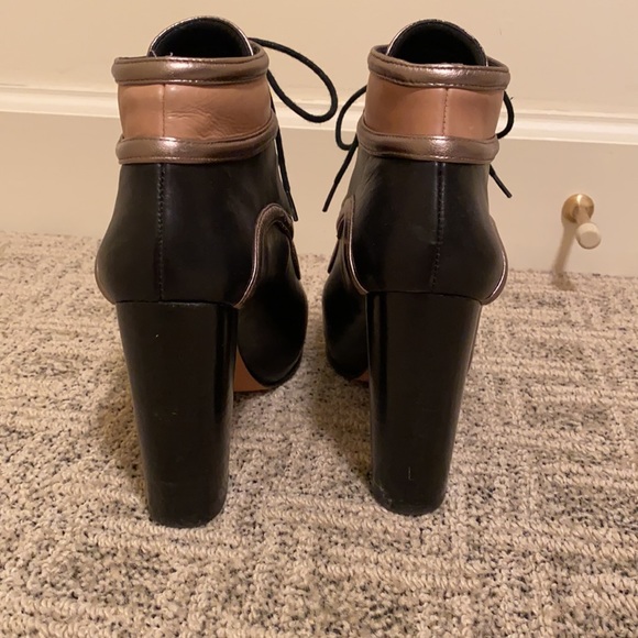 DKNY Boot 2 tone - Picture 3 of 6